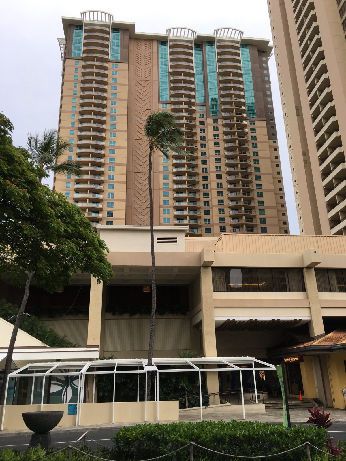 Review: Hilton Hawaiian Village Waikiki Beach Resort (Honolulu, Hawaii) -  Flying High On Points